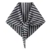 Bufanda triangular de punto de cachemira a rayas estilo coreano, un chal versátil y cómodo para superponer, perfecto para mantenerse abrigado en otoño e invierno