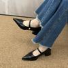 Sapatos Mary Jane pretos franceses de salto grosso femininos novos de primavera bico fino boca baixa salto alto sapatos para o dia a dia