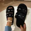 Nuevas zapatillas de felpa de comercio exterior transfronterizo para otoño e invierno, zapatillas de casa con bordado antideslizante y lazo, zapatillas de felpa antideslizantes de suela gruesa