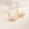 Brincos de Flor de Camélia para Mulheres Estilo Francês de Alto Padrão Cravejados com Strass Zircônia Ganchos de Orelha Luxo Leve Temperamento Senhora Elegante Nicho Único