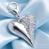 Vários pingentes de liga em formato de coração com diamantes completos, acessórios de chaveiro destacáveis com fecho lagosta prateado, disponíveis para atacado