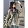 Chaqueta de cuero tie-dye color block retro americano, diseño de otoño para hombre, con hombro estructurado y cuello alto, estilo chaqueta corta de béisbol