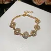 Pulseira de Flor Oca em Forma de Diamante de Zircônia Ultra Brilhante Azul Marinho e Nuvem, Pulseira de Luxo Leve de Alta Qualidade, Acessório de Mão Moderno e Elegante