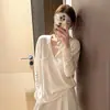 Suéter de tricô casual e descontraído com decote em V para mulheres, perfeito para outono e inverno, com um caimento solto e que afina a silhueta, incorporando um estilo "old money", blusa de manga comprida para usar como base