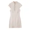 Vestido Curto de Verão Feminino 2026 Estilo Europeu e Americano Textura de Cetim de Seda Fenda Cor Damasco Mistura de Fibra Sintética Preta 6392