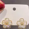 Brincos de Flor Branca com Pino de Prata 925 para Mulheres Pequenos Versáteis Perfumados Brincos Ins Doce Acessível Luxo Brincos de Alta Qualidade Atacado