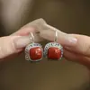Brincos Quadrados Estilo Chinês Novo Retrô em Prata 925 Vazados Padrão de Grama Enrolada Femininos Brincos Antigos Femininos Vermelho do Sul Estilo Simples