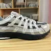 Tênis Retro Branco com Sola Combinada P-6000 Estilo Pai Tendência Europeia e Americana Couro de Duas Camadas com Malha Tênis Esportivo Cnpt