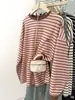Comércio Exterior Foto Real Camiseta de Base Listrada Quente de Comprimento Médio para Mulheres no Outono e Inverno Estilo Coreano Solta por Dentro com Camiseta de Manga Longa de Veludo Alemão