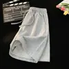 Shorts esportivos de cor sólida com corte diagonal para homens, vestuário de verão para atividades ao ar livre, corte solto, shorts juvenis na altura do joelho, novas calças casuais da moda 2026