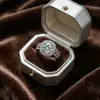 Anillo Ziyu de Moissanita Nuevo Transfronterizo Anillo de Moda Diamante Completo Circonita Cobre Circonita Anillo de Cristal Blanco Joyería