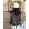 Colete sem mangas estilo coreano com estampa de letras para meninas, nova coleção primavera/outono 2026, colete em forma de botão para moda de bebê