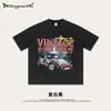 Street Madness Nova Camiseta de Manga Curta Solta Estilo Americano High Street Retro Desgastada Lavada Tingida com Cera Estampa de Corrida Ombros Caídos.