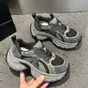 Sapatos de Pai Super Quentes Respiráveis de Primavera Sapatos Femininos 2026 Novo Estilo Mais Vendido Moda Sola Grossa Aumentador de Altura Sapatos Esportivos Casuais