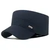 Nuevo gorro plano de invierno para exteriores con forro de forro polar, cálido, protector de orejas, para hombre, gorra de béisbol resistente al frío con logo de metal, versátil