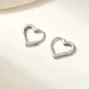 Brincos Metálicos em Formato de Coração para Mulheres, Brincos de Design Exclusivo para o Trabalho Diário e o Trajeto, Brincos Simples e Versáteis