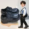 Sapatos de couro para meninos, estilo preppy, adequados para primavera e outono, para alunos mais velhos do ensino fundamental, sapatos de performance, bico redondo, preto, sola macia, antiderrapante