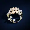Broche Exquisito de Guirlanda de Pérolas Estrela, Corsage de Pérola Elegante Versátil de Alta Qualidade para Mulheres, Pino com Design de Luxo Leve, Acessório para Terno