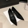 Zapatos de tacón de aguja de ante verde oliva con punta fina, modelo nuevo 2026, cómodos, de tacón alto, para estar de pie mucho tiempo y uso versátil en el lugar de trabajo.