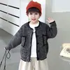 Suéter Masculino de Primavera e Outono com Bolsos Duplos, Estilo Coreano, Cardigan de Tricô Casual Elegante e Versátil para Crianças, Roupas de Bebê da Moda
