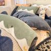 Juego de Cama de Invierno de Terciopelo de Leche de Cuatro Piezas 2025 Nuevo Juego de Edredón Grueso y de Terciopelo de Coral de Dibujos Animados para Niños
