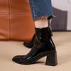 Botas Chelsea Curtas Botas de Couro Envernizado para Mulheres 2025 Nova Bico Quadrado Salto Grosso Botas de Cano Curto Visual Emagrecedor Botas de Salto Alto Curtas