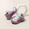 Sapatos Esportivos Infantis Estilo Coreano 2025 Novo Outono e Inverno Sapatos de Papai para Meninas Leves Respiráveis de Sola Macia Sapatos Casuais para Meninos