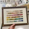 Quadro de Exibição de Cores de Esmalte Porta-Retrato Cartão de Amostra de Cor de Esmalte em Gel Amostra de Ponta de Unha Suporte de Exibição Vertical com Padrão de Madeira de Nogueira Loja