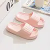 Nuevos Zapatos de Verano 2026 con Sensación de Caminar sobre las Nubes para Uso en Casa, Pantuflas de Baño para Parejas para Hombres y Mujeres, Venta al por Mayor