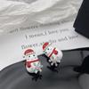 Lindos pendientes de muñeco de nieve de Navidad de dibujos animados, pendientes de copo de nieve exquisitos de lujo ligero, pendientes de sombrero de Navidad con goteo de aceite combinables para otoño e invierno