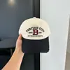 Gorra de Béisbol Retro Coreana con Bloques de Color Desgastados y Parte Superior Suave para Mujer, Nueva Versátil Casual de Primavera/Verano con Letras, Pico de Pato de Moda