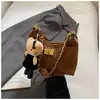 Bolsa Fashion Color Sólido para Mulheres 2025 Nova Bolsa Acolchoada com Corrente Textura Elegante Fashion Bolsa de Ombro Único Transversal Sob o Braço