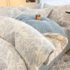 Sábana de cama de terciopelo coral de cuatro piezas de terciopelo de leche tallado de invierno, funda de edredón de franela Nantong de tres piezas