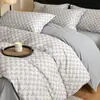Encuentra el estilo acogedor del conjunto activo de cuatro piezas de algodón 100% cepillado ecológico, cálido y grueso para invierno, con estampado digital, ropa de cama Nantong