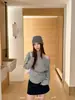 Blusa de Otoño Temprano ShisanxingKAPOK de Un Hombro Plisada Ajustada Ceñida a la Cintura Adelgazante Cuello Drapeado 61078