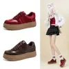 Zapatos Blancos de Suela Gruesa Nuevos Otoño 2025 para Mujer Celebridad de Internet que Aumentan la Altura Nicho Retro de Caña Baja Deportivos de Moda Zapatos Casuales de Tabla