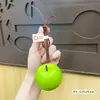 Colgante de Manzana para Coche al por Mayor para Viajes Seguros, Llavero, Decoración Creativa para el Interior del Coche, Adorno para Colgar en el Espejo Retrovisor, Pieza de Exhibición