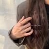 Anillo elegante y ligero de lujo "Showa Little Rose", con diseño de nicho y abertura para combinar.