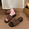 Sandalias tipo mocasín para mujer inspiradas en el bosque, artísticas, con parte superior de tela texturizada de lunares y tacón de cuña que aumenta la altura, nuevo estilo 2026