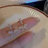 Pendientes de Estrella y Luna Moda Coreana para Mujer Diseño de Nicho Pendientes Irregulares de Circonita Lujo Accesible Versátiles Pendientes Diarios
