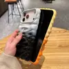 Color Degradado Bloque de Color Textura Plisada Tridimensional Adecuado para iPhone 18 Pro Max, Funda para Teléfono Apple 17, 16/15 con un Toque de Alta Gama