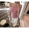O desejo do ouriço é solto com uma gola frouxa ou um ombro bonito. Top feminino versátil de verão slim fit T