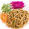 Las tiras de avena son un sustituto de comida saludable de grano entero que sacia, bajo en grasa, apto para el fitness, delicioso, bajo en calorías y tiene una textura masticable con un rico sabor a salsa.