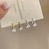 Pendientes de un solo diamante de diseño nicho estilo coreano, pendientes de clip cuadrado de moda y versátiles, pendientes elegantes simples y con estilo