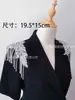 Vestido de rendimiento para niños con adornos de flecos en los hombros, charreteras, decoraciones en los hombros, pedrería, accesorios dorados.