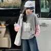 Camiseta de Manga Larga con Bloques de Color y Diseño Falso de Dos Piezas de Dibujos Animados de Pony para Niñas, Nueva Moda Primavera/Otoño 2026