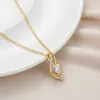Nuevo Collar de Moda en Forma de Corazón con un Toque de Lujo, Cadena para Clavícula Bañada en Oro Real con Diamantes, Diseño Único y Elegante Regalo para Mujeres
