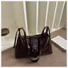 2026 Nova Bolsa Casual Retro Versátil para o Dia a Dia Nicho Sob o Braço Couro Macio Bolsa Feminina Portátil de Ombro Transversal Bolsa Tote
