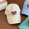 Gorra de Béisbol Bordada con Corazón Artístico para Mujer, Estilo Coreano, Circunferencia de Cabeza Grande, Versátil y a la Moda, Estilo Retro