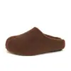 Nuevas zapatillas cálidas de suela plana para invierno 2026 de comercio exterior para uso en exteriores, antideslizantes, cálidas zapatillas para el hogar, estilo Birkenstock para mujer